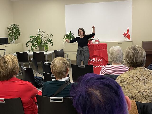 Julia Herr erzählte von ihrem Arbeitsalltag im Parlament - sie ist Umweltsprecherin der SPÖ-Nationalratsabgeordneten. | Foto: Kautzky