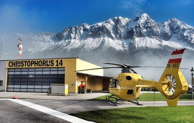 Ab Montag, 10. Oktober, hebt der Christophorus 14 in Niederöblarn rund um die Uhr ab. Bei Schlechtwetter steht ab sofort ein Ersatzfahrzeug zur Verfügung. | Foto: Schornsteiner