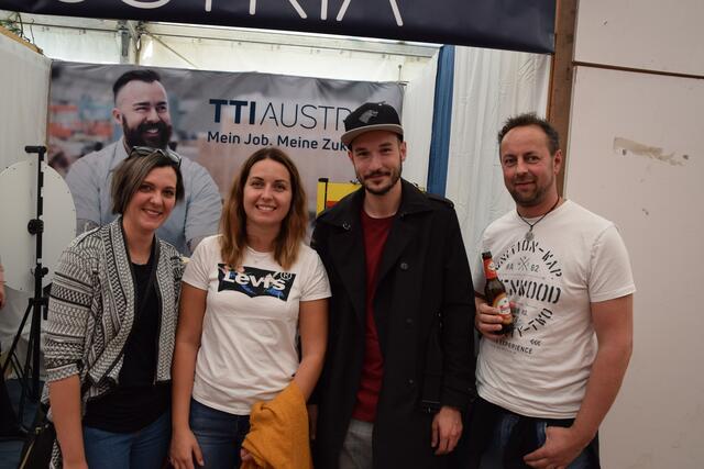 Die Ausstellungshallen waren schon am Freitag gut besucht. | Foto: Verderber