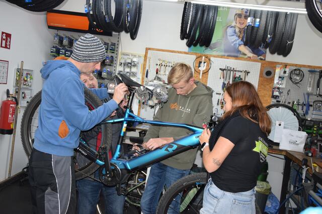 Das Team bei der Arbeit. | Foto: Verderber
