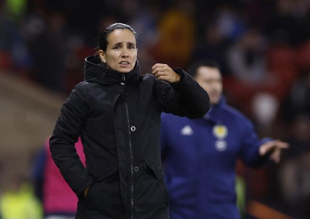 ÖFB-Trainerin Irene Fuhrmann zeigt sich nach dem Spiel sichtlich enttäuscht.  | Foto: JASON CAIRNDUFF / REUTERS / picturedesk.com