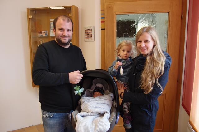 Sabrina Stöckel und Thomas Winkelbauer mit  Johanna und Gregor. | Foto: Marktgemeinde Gastern