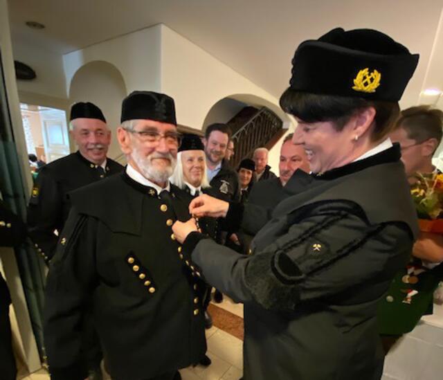 Rainer Mrazek, der "Vater der historischen Kupferzeche", erhielt die goldene Ehrennadel der Gemeinde Hüttau. | Foto: Wilfried Moser/Anton Neureiter