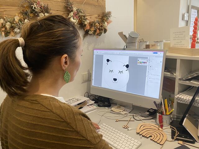 Zuerst wir das Produkt am Computer designed. | Foto: A. Fischer