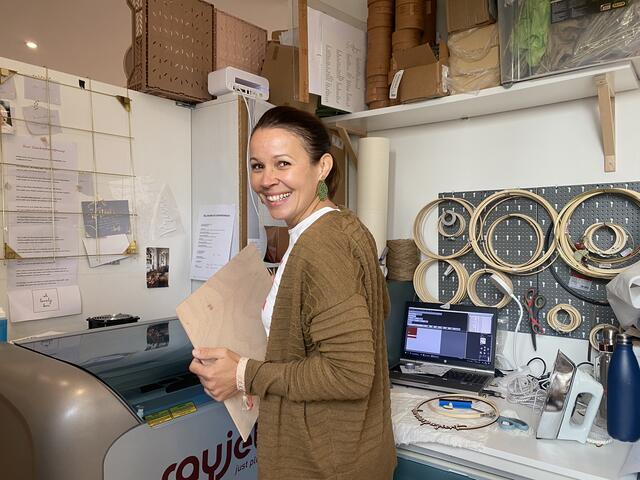 Andrea Ortner produziert personalisierte Produkte nun regional. | Foto: A. Fischer