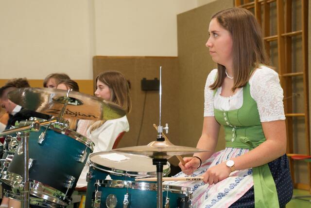 Die Maturantin möchte Musiklehrerin werde und wünscht sich, "dass mehr junge Mädchen Schlagzeug spielen." | Foto: Stoderegger