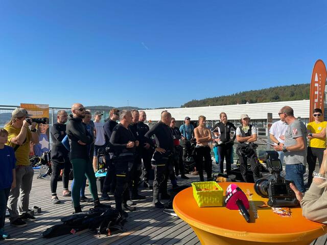 Vor Start des Tauchgangs gab es noch ein Briefing  | Foto: MeinBezirk.at