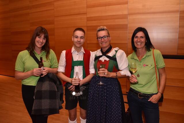 Andrea, Thomas, Doris und Alex freuen sich schon auf den bevorstehenden Umzug in Rum. | Foto: Kendlbacher