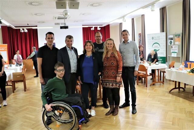 Leo Fischer, Stefan Hermann, Erich Gosch, Maria Fradler, Martin Winter, Sabine Hauser-Wenko/SOFA und Robert Mörth beim Generationentag in Feldkirchen. | Foto: Edith Ertl