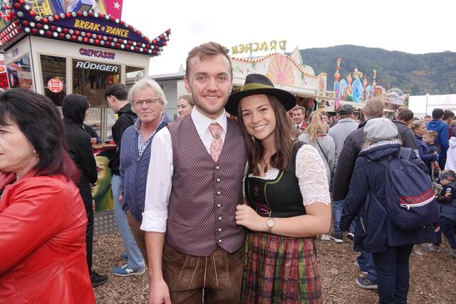 Der Sonntag am Maxlaun war nicht nur gespickt von unzähligen Besuchern sondern auch von viel Tracht und Tradition. | Foto: Michael Blinzer