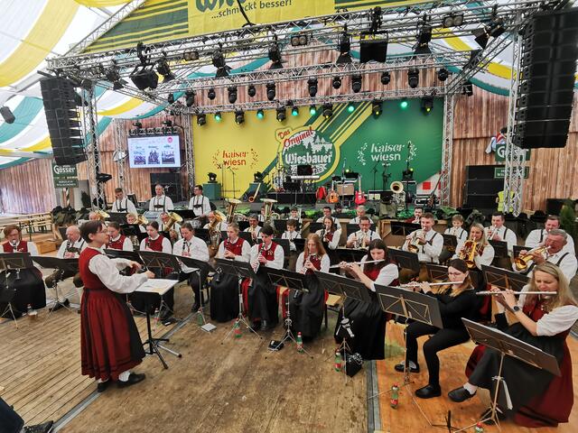 Der Trachtenmusikverein Unterlungitz gastierte auf der Wiener „Kaiser Wiesn“, dem größten Oktoberfest Österreichs. | Foto: privat
