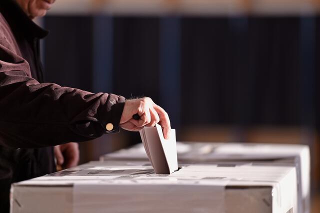 In ganz Österreich sind Menschen zur Urne geschritten, um den Bundespräsidenten zu wählen. Das Endergebnis inklusive Briefwahl liegt nun vor.