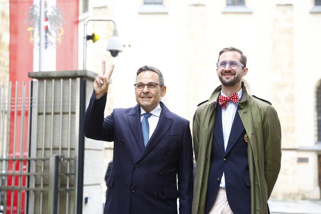Hofburg-Kandidat Gerald Grosz (links) und sein Mann Thomas Grosz-Rauchenberger bei seiner Stimmabgabe zur Bundespräsidenten-Wahl in Graz. | Foto: Erwin Scheriau/APA Picturedesk