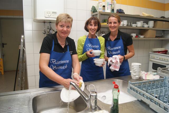 Die Steinacher Bäurinnen übernahmen die Essensausgabe