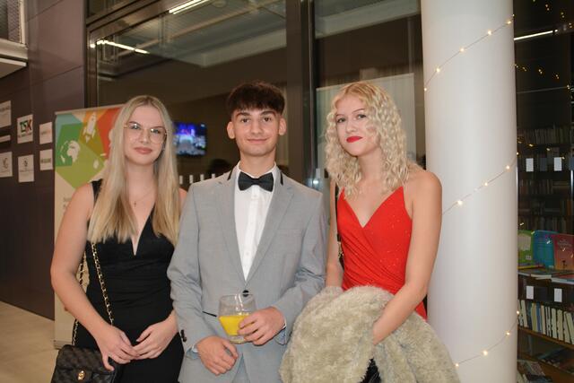 Emily, Chri und Sophie genossen den Abend zu dritt | Foto: Jennifer Flechl