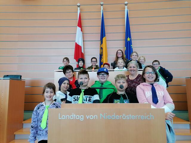 Die Schüler im NÖ Landtag. | Foto: PVS Zwettl