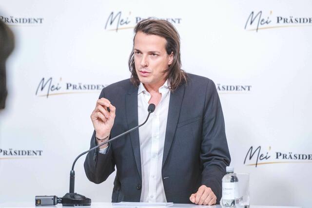 Der Simmeringer Bezirkspolitiker Dominik Wlazny hat noch auf Chancen auf Platz zwei in Wien. Österreichweit kämpft der Mediziner noch mit Wallentin um Platz drei. | Foto: Biierpartei/Philipp Hirtenlehner
