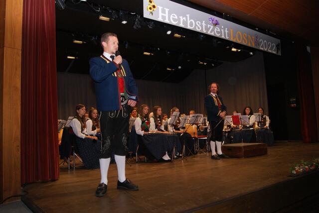 Die Musikkapelle Steinnach mit Obmann Stefan Halder (links) und Kapellmeister Jakob Grissemann (Mitte) stellten eine tolle Veranstaltung auf die Beine