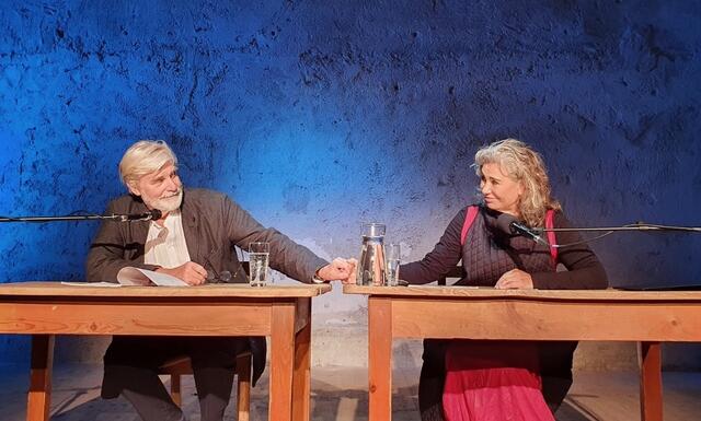 Das Künstlerduo Peter Simonischek und Brigitte Karner mit dem neuem Programm "justeAVANT" - Liebe auf den letzten Metern im forumKLOSTER Gleisdorf. | Foto: Martin Vetters 