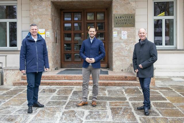 Anton Fasching (GF Kärnten Card), LR Sebastian Schuschnig &amp; Andreas Wankmüller (WKO Fachgruppenobmann Freizeit- und Sportbetriebe) | Foto: Büro LR Schuschnig/Taltavull