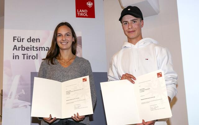 Begabtenförderungsfeier: Eine der engagiertesten, ausgezeichneten Lehrlinge Sophia Sailer aus Landeck und Lukas Sailer aus Kappl. | Foto: Land Tirol/Die Fotografen
