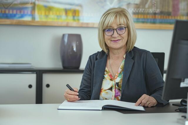 Landesrätin Beate Palfrader: "Mit der Begabtenförderungsfeier holen wir die Besten in der Lehrausbildung vor den Vorhang." | Foto: Land Tirol