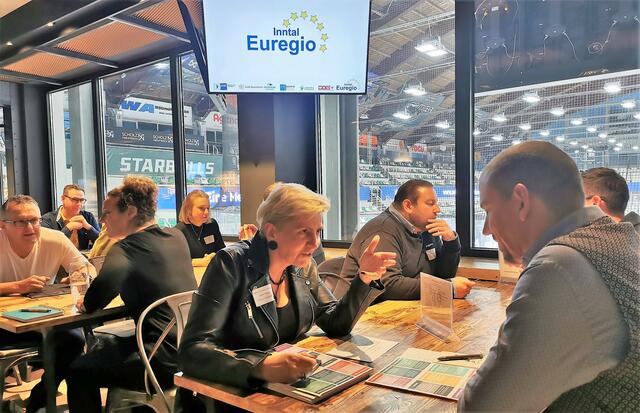 Bayern war mit sechzig Prozent, Tirol mit vierzig Prozent der Teilnehmer und Teilnehmerinnen beim ersten Rosenheimer Business Speed Dating vertreten. | Foto: GMedia eU