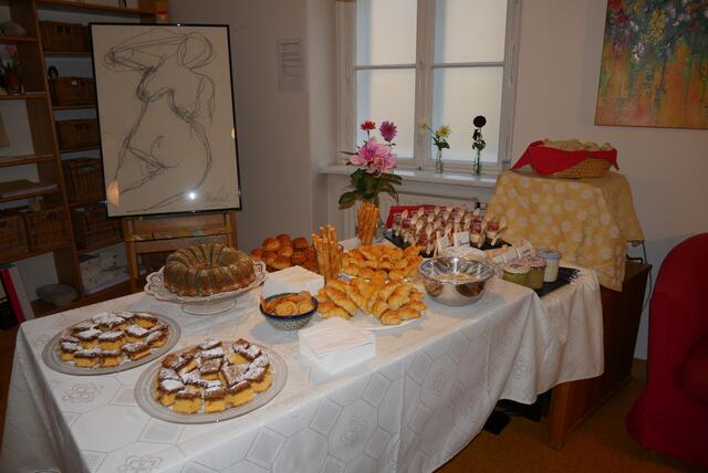 Das Buffet wurde von den Familien der Künstler vorbereitet. | Foto: Carina Fröhlich