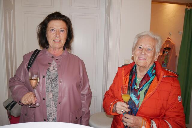 Hausensteiner Resi und Adam Margit besuchten die Vernissage in Mattersburg | Foto: Carina Fröhlich