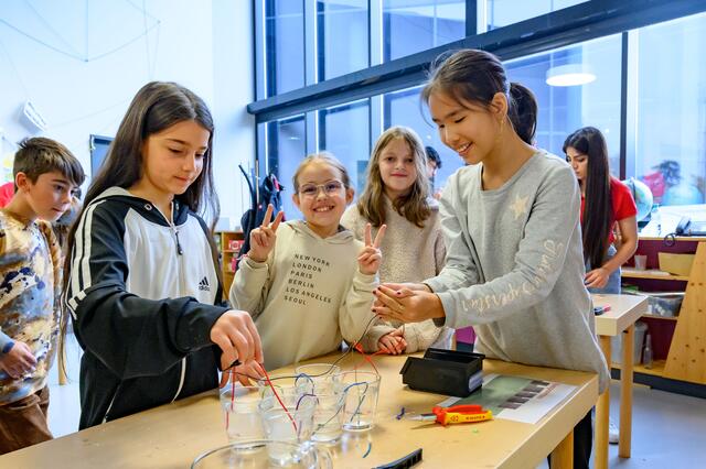 Im Welios Science Center in Wels konnten die Schülerinnen und Schüler vieles ausprobieren. | Foto: IV OÖ/Roland Pelzl