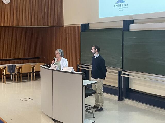 Priv.-Doz. Dr. Sabine Scholl-Bürgi (Geschäftsführende Oberärztin der Universitätsklinik für Pädiatrie I, Department für Kinder- und Jugendheilkunde, Bereich angeborene Stoffwechselstörungen, Medizinische Universität Innsbruck) und Alexander Höller, BSc, MSc, (Leitender Diätologe, Diätologie am Landeskrankenhaus Innsbruck, Tirol Kliniken) informieren über die  ketogene Ernährungstherapie.
 | Foto: BezirksBlätter Innsbruck