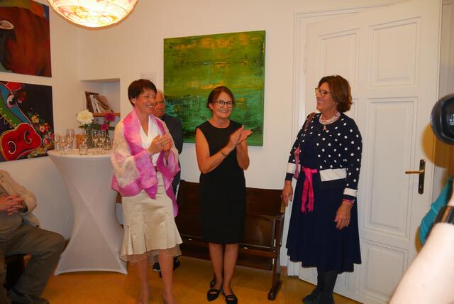 Die Präsidentin der burgenländischen Krebshilfe Dr. Michaela Klein eröffnete feierlich die Vernissage. | Foto: Carina Fröhlich