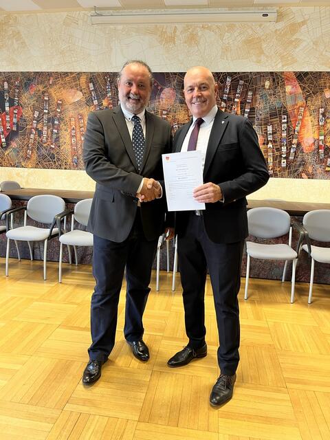 Bezirkshauptmann Peter Bubik mit Oberwarts Bürgermeister Georg Rosner | Foto: Stadtgemeinde Oberwart