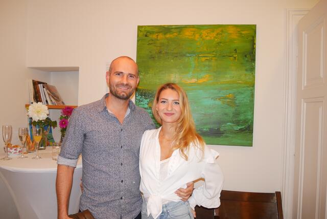 Künstlerin Linda Simansky mit ihrem Bild "Im Schilf". | Foto: Carina Fröhlich