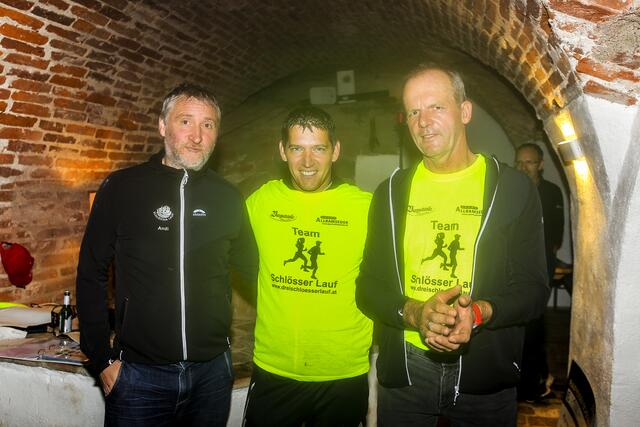V.l.: Andreas Holzner (Chef der Burgschänke Frauenstein), Michael Retzinger (Obmann vom Athletik Club Frauenstein) und Gerhard Mayr (Obmann vom Verein Schlösser Lauf). | Foto: Thomas Harlander