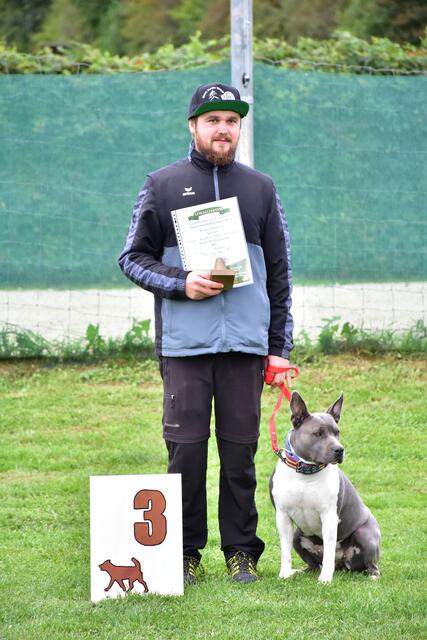 Beim Rally Obedience waren eine Menge Parcours und Stationen zu meistern.