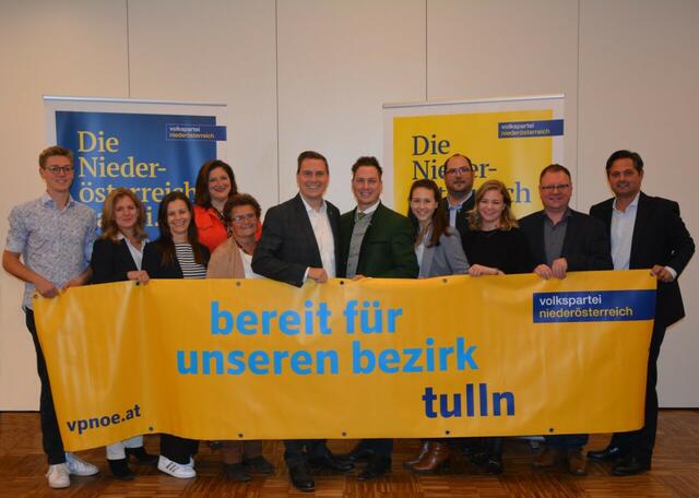 Foto von links: Theodor Oitzl, Christina Löblich, Nicole Kerck, Gudrun Edhofer, Herta Holzinger, LAbg. Christoph Kaufmann, LAbg. Bernhard Heinreichsberger, Nadine Fallbacher, Mathias Holzer, Rosa Raab, Franz Aigner, Lucas Sobotka

Nicht am Foto: Gerhard Figl, Christian Katholitzky und Roman Friedrich | Foto: ÖVP BGS Tulln