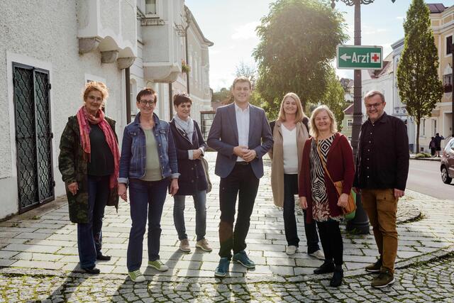 Bezirkssprecherin Ulrike Schwarz (2.vl), Landesrat Stefan Kaineder (4.vl.), Andreas Gahleitner (1.v.r) mit weiteren Mitgliedern der Grünen Neufelden. | Foto: Grüne OÖ