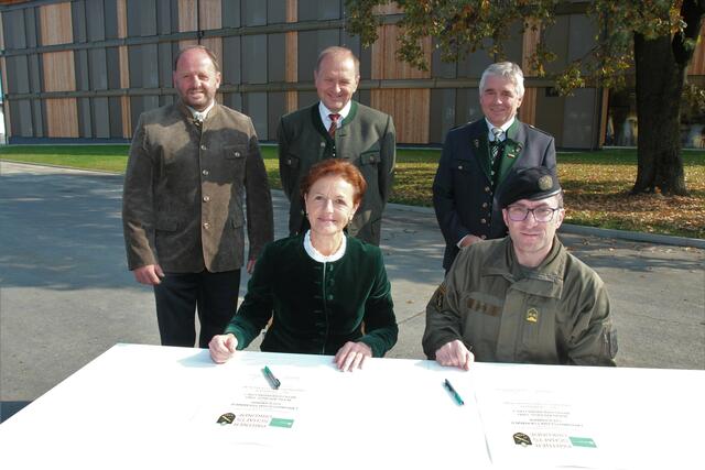 Partnerschatfbestätigung durch Maria Pein und Günter Rath. | Foto: RegionalMedien