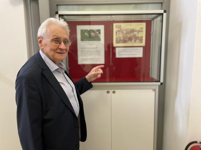 "Da kommt die Kanonenkugel rein", freut sich Kustos Rudolf Wawra. | Foto: Kautzky