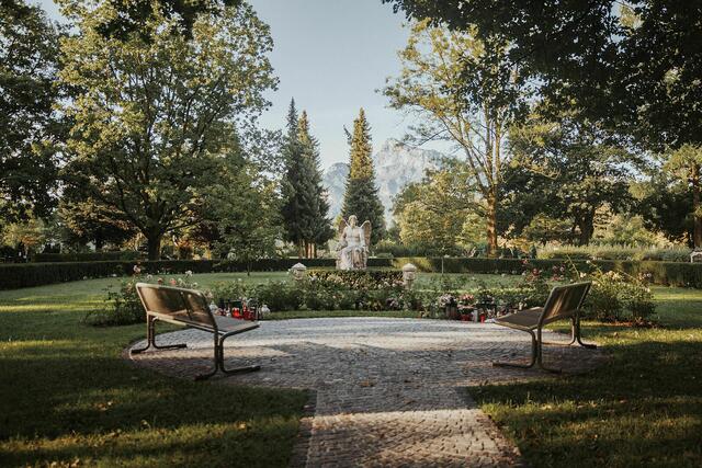 Trauerorte sind wichtig für Trauernde, sagt Mai Ulrich.  | Foto: Stadt Salzburg/Nico Zuparic