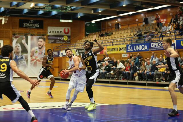 Die Swans im Match gegen Antwerpen. | Foto: Kienesberger