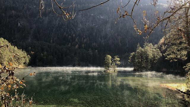 Zu jeder Jahreszeit ein faszinierender Platz: Der Fernsteinsee in Nasserreith | Foto: Krabichler