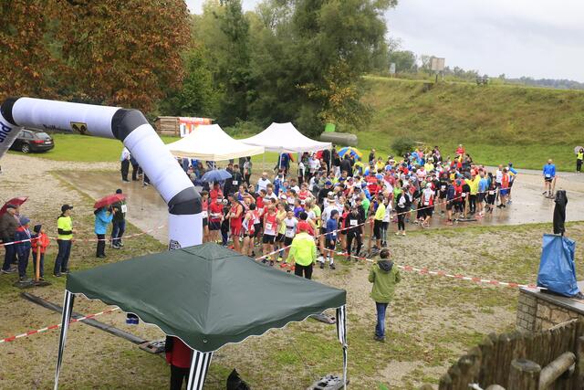 Teilnehmerfeld beim Hauptlauf + Hobby- und Firmenlauf. | Foto: Thomas Harlander