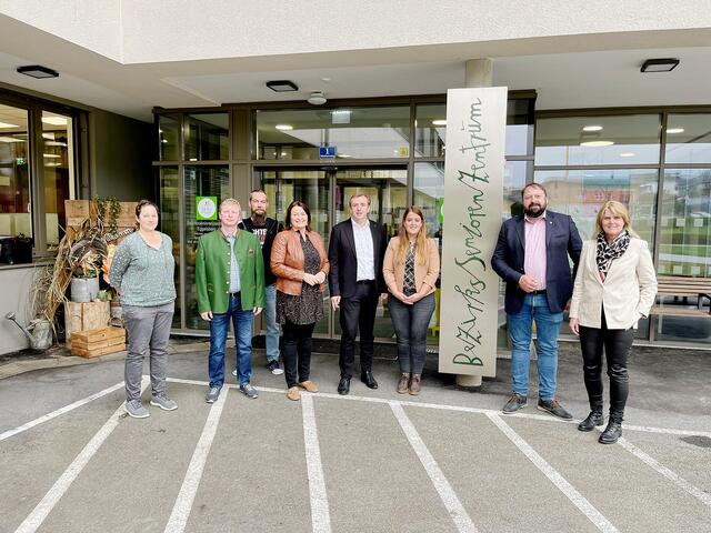 V.l.n.r.: Eva-Maria Groß, Gerald Göpperl, Johannes Aigner, Petra Wimmer, Christian Drobits, Karin Altmüller, Josef Maislinger und Gabriele Knauseder. | Foto: SPÖ OÖ