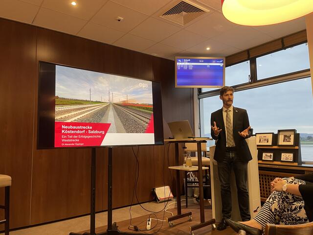 15 Minuten schneller soll der Zug von Wien nach Salzburg noch werden, so Alexander Öppinger von der ÖBB.  | Foto: Anna-Katharina Wintersteller