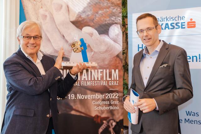 Festivaldirektor Hans-Robert Schauer und Oliver Kröpfl, Vorstandsmitglied des Hauptsponsors Steiermärkische Sparkasse präsentierten am Freitag das Festivalprogramm. | Foto: Margit Kundigraber