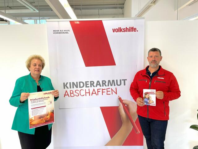 Verena Dunst, Präsidentin der Volkshilfe Burgenland und Prokurist Hannes Schwab präsentierten den Soforthilfefonds für armutsgefährdete Familien in der Winterzeit.  | Foto: Volkshilfe
