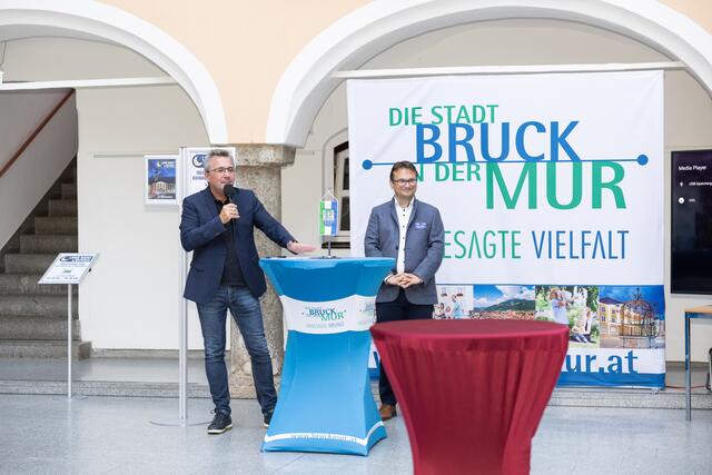 Eröffnung der ersten "Langen Nacht im Rathaus": Bgm. Peter Koch mit Stadtamtsdirektor Markus Hödl. | Foto: Martin Meieregger