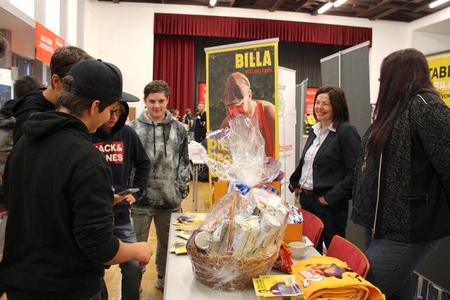 Die Schülerinnen und Schüler konnten bei der Messe vieles selbst ausprobieren. | Foto: MeinBezirk.at/Kaluza
